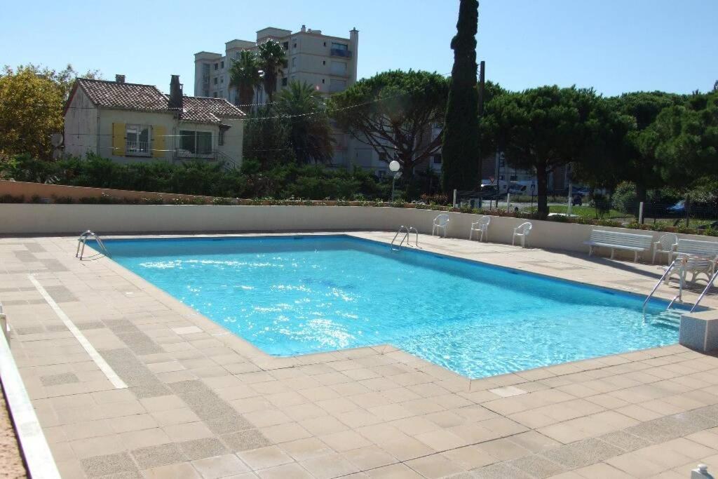 T2 Climatise A 5 Minutes A Pied De La Plage Avec Parking, Piscine Et Wifi Fréjus Екстериор снимка